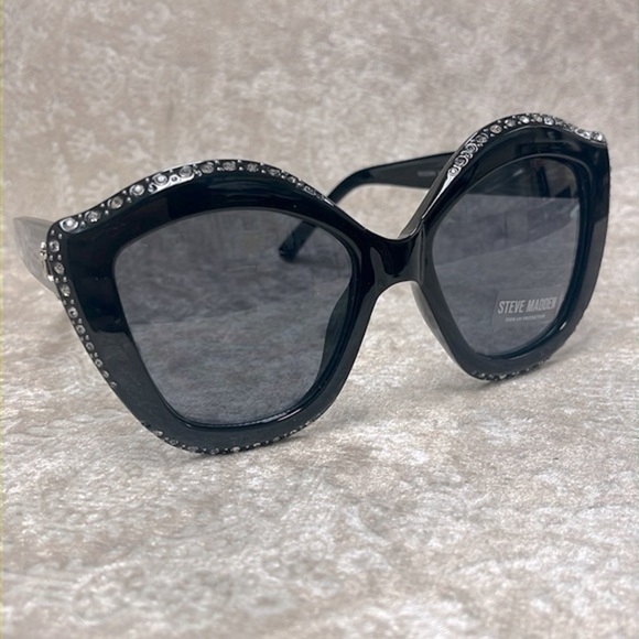 Brand New Steve Madden Oversized Cat Eye Black Sunglasses w/ Rhinestone Accents - Picture 16 of 16